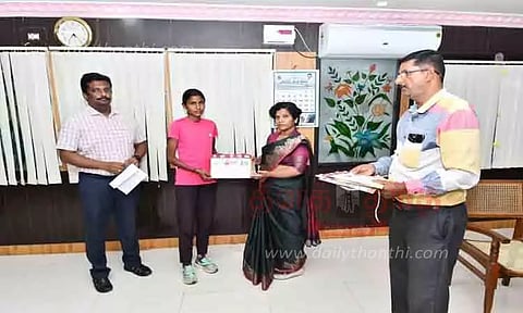 மாரத்தான் போட்டி: காரைக்குடி மாணவி சாதனை