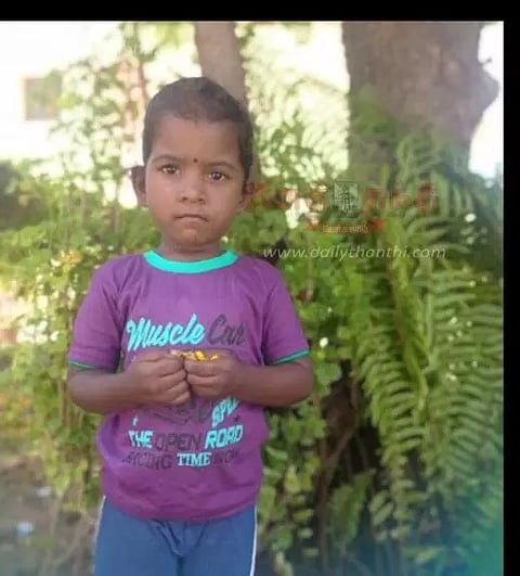 மதகில், மோட்டார் சைக்கிள் மோதி சிறுமி பலி