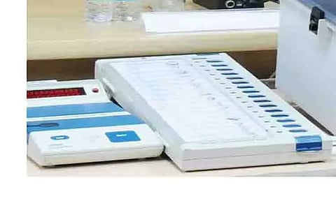 மின்னணு வாக்குப்பதிவு எந்திரங்கள் சரிபார்க்கும் பணி