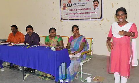 பேச்சுப்போட்டியில் அரசு கல்லூரி மாணவ-மாணவிகள் முதலிடம்