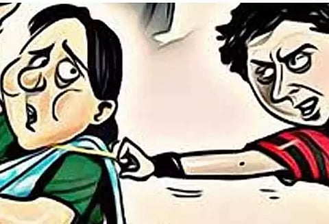 பெண்ணிடம் 7 பவுன் தாலி சங்கிலி பறிப்பு