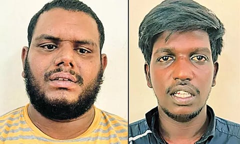 'கிளுகிளு'ப்பாக செல்போனில் பேசி இளம்பெண்கள் மசாஜ் செய்வதாக வாலிபர்களை மயக்கி கொள்ளை - மிரட்டல் கும்பலில் 2 பேர் கைது