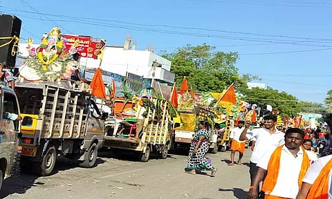 ஆறுமுகநேரியில்100 விநாயகர் சிலைகள் ஊர்வலம்