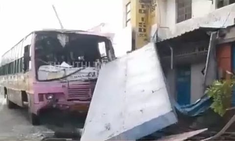 உயிர் பிரியும் கடைசி நொடியில் பல உயிர்களை காப்பாற்றிய அரசு பஸ் டிரைவர்..!