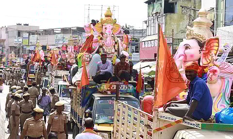 விழுப்புரத்தில் விநாயகர் சிலைகள் ஊர்வலம்