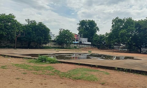 விளையாட்டு மைதானத்தை மேம்படுத்த வேண்டும்