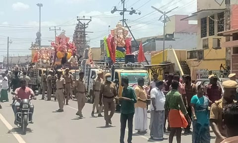 பலத்த போலீஸ் பாதுகாப்புடன் விநாயகர் சிலைகள் ஊர்வலம்
