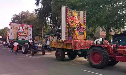 விநாயகர் சிலைகள் ஆற்றில் கரைப்பு