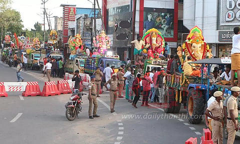 தஞ்சையில் 63 விநாயகர் சிலைகள் ஊர்வலம்