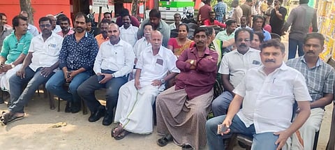 குழித்துறையில் வடிகால் ஓடை அடைக்கப்பட்டதை கண்டித்து பொதுமக்கள் போராட்டம்