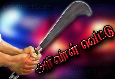 உத்தமபாளையம் அருகேதொழிலாளியை அரிவாளால் வெட்டிய மனைவி