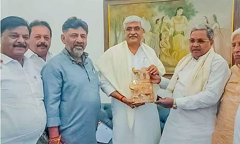 ஜல்சக்தித்துறை மந்திரி ஷெகாவத்துடன் முதல்-மந்திரி சித்தராமையா சந்திப்பு