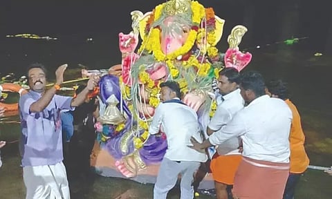 மடத்துக்குளம், குமரலிங்கம் பகுதிகளில் 95 விநாயகர் சிலைகள் கரைப்பு