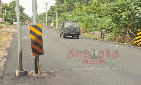 ஈரோடு நாடார் மேட்டில் விபத்தை ஏற்படுத்தும் மின்கம்பங்கள்