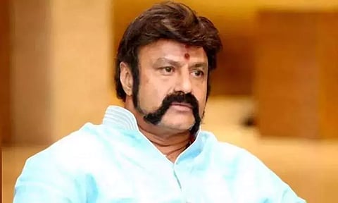 மீசையை முறுக்கி, தொடையை தட்டி ஆந்திரா பேரவையை அலறவிட்ட பாலையா