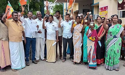 எட்டயபுரத்தில்தாலுகா அலுவலகத்தை கிராமமக்கள் முற்றுகை