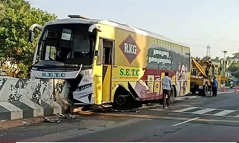 கோட்டகுப்பம் அருகே சாலை தடுப்பு மீது மோதி விபத்துக்குள்ளான அரசு பஸ் - 15-க்கும் மேற்பட்ட பயணிகள் காயம்