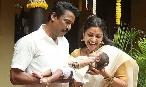 ஆர் யூ ஓகே பேபி : சினிமா விமர்சனம்