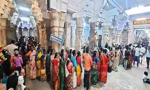 பெருமாள் கோவில்களில் குவிந்த பக்தர்கள்