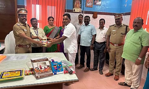 கைதிகளுக்கு கல்வி உபகரணம்