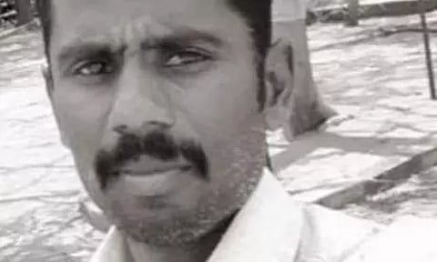 சின்னசேலம் அருகேலாரியில் மோட்டார் சைக்கிள் மோதல்; சாலை பணியாளர் சாவு