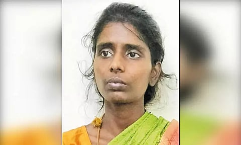 கணவரை தலையணையால் அமுக்கி கொன்ற மனைவி கைது - தினமும் குடித்துவிட்டு தகராறு செய்ததால் வெறிச்செயல்