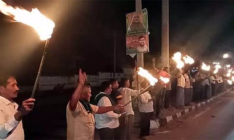 காவிரியில் தண்ணீர் திறப்பதை கண்டித்து மண்டியாவில் தீவிரமடையும் போராட்டம்