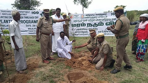 1700 மரக்கன்றுகள் நடும் நிகழ்ச்சி