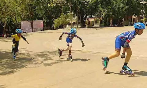 மாவட்ட அளவிலான ஸ்கேட்டிங் போட்டி