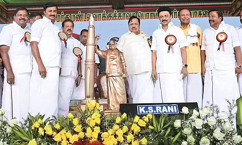 அ.தி.மு.க.வும், பா.ஜ.க.வும் சண்டை போடுவது போல நடிக்கிறார்கள்: முதல்-அமைச்சர் மு.க.ஸ்டாலின் பேச்சு