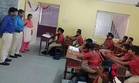 பள்ளி மாணவர்களுக்கு டெங்கு விழிப்புணர்வு நிகழ்ச்சி