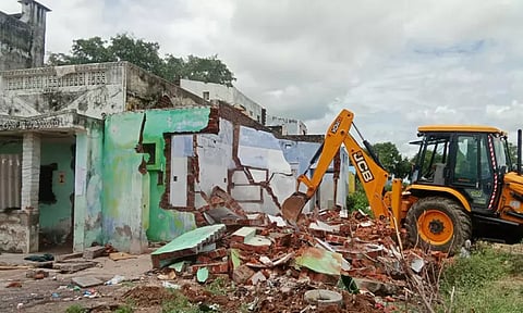 கவுண்டன்ய மகாநதி ஆற்றில் ஆக்கிரமிப்பு வீடுகள் அகற்றம்