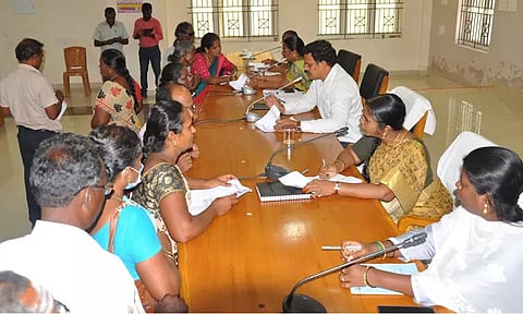 கோரிக்கை அடிப்படையில் நடவடிக்கை எடுக்க வேண்டும்