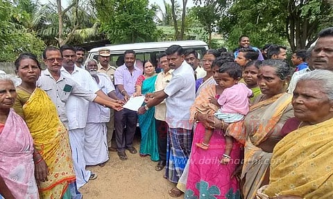 பொதுப்பணித்துறை அதிகாரிகளை முற்றுகையிட்டு பொதுமக்கள் வாக்குவாதம்