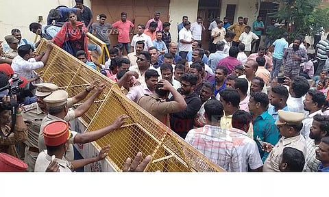 பொதுப்பணித் துறை பணிநீக்க ஊழியர்கள் சட்டசபையை முற்றுகையிட முயற்சி