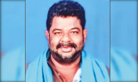 தண்ணீர் இன்றி கருகிய பயிரை கண்டு அதிர்ச்சியில் விவசாயி சாவு