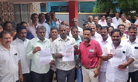 கோரிக்கைகளை வலியுறுத்தி கூட்டுறவு வங்கி பணியாளர்கள் ஆர்ப்பாட்டம்