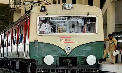 பயணிகளின் கூட்டநெரிசலை குறைக்க கடற்கரை-செங்கல்பட்டு இடையே புதிய மின்சார ரெயில்