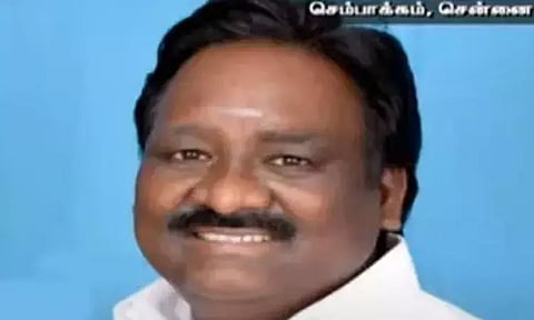 கார் மோதி விபத்து: காங்.மாவட்ட தலைவர் பலி