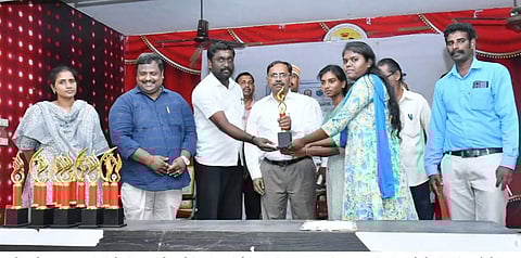 உணவு வகைகளில் சிறுதானியத்தின் பயன்பாட்டை அதிகரித்துக் கொள்ள வேண்டும்