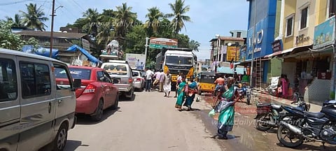 வைத்தீஸ்வரன் கோவில் பகுதியில் ஏற்படும் போக்குவரத்து நெருக்கடி