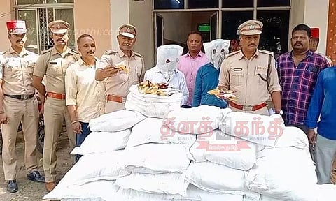 ரூ.3 லட்சம் புகையிலை பொருட்கள் பறிமுதல்