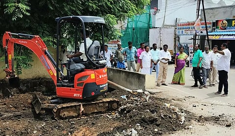 திருக்கோவிலூர் நகராட்சியில் வாய்க்கால்கள் தூர்வாரும் பணி