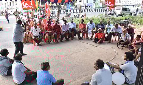 அரசு போக்குவரத்து ஊழியர் சங்க வாயிற்கூட்டம்