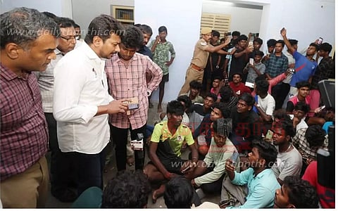 சேலம் மரவனேரி ஆதிதிராவிடர் நல விடுதியில்அமைச்சர் உதயநிதி ஸ்டாலின் 'திடீர்' ஆய்வுமாணவர்களிடம் குறைகள் கேட்டறிந்தார்