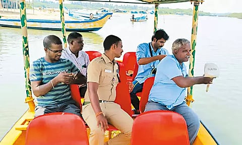 சுற்றுலா தலம் அமைக்க பழவேற்காடு ஏரியில் அதிகாரிகள் ஆய்வு - அளவீடும் பணி மும்முரம்