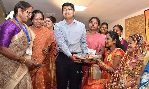 சமுதாய வளைகாப்பு நிகழ்ச்சி