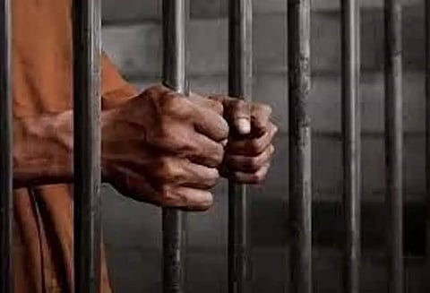 ஓடும் ரெயிலில் பெண்ணிடம் நகை திருடிய 3 பெண்களுக்கு ஜெயில்