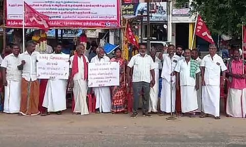 தமிழ்நாடு விவசாய சங்கத்தினர் ஆர்ப்பாட்டம்