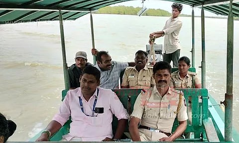 கடலோர பாதுகாப்பு குழும அதிகாரிகள் ரோந்து பணி